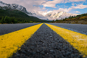 Clear road to the mountains on the horizon