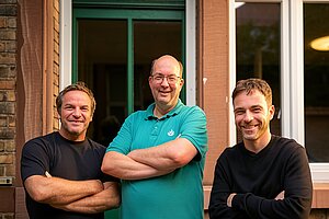 MONOBLOC® to become the new +Pluswerk site in Heidelberg Frank Deutschmann, Jens Krumm and Sebastian Lulay are standing together outside the MONOBLOC® headquarters in Heidelberg.