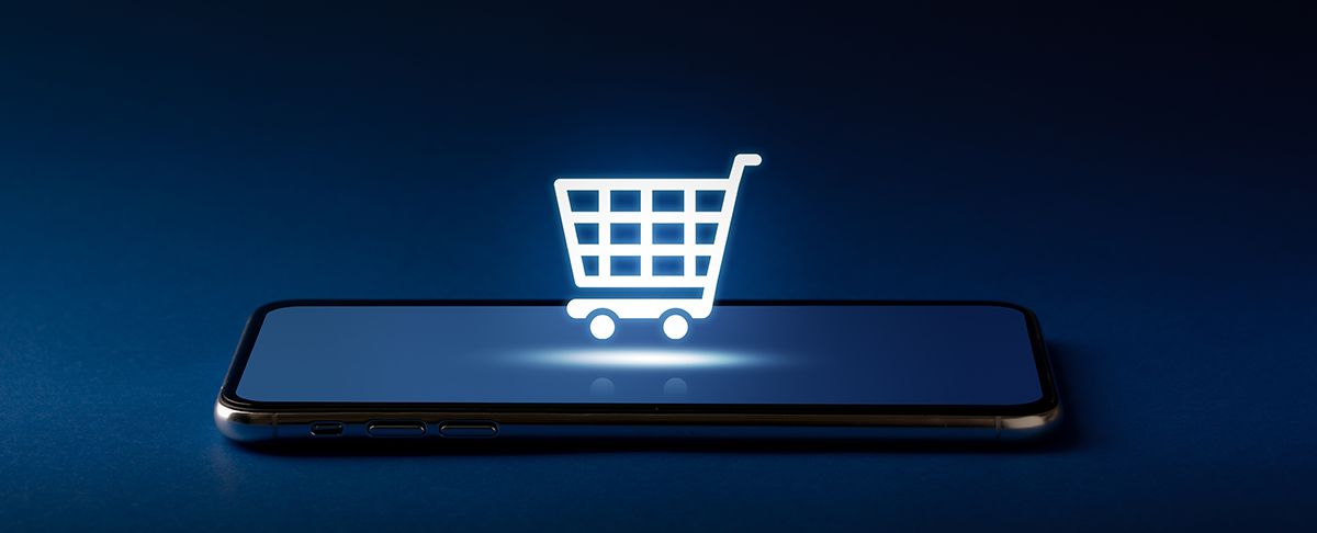 Darstellung eines Einkaufswagen-Symbols über einem Smartphone schwebend