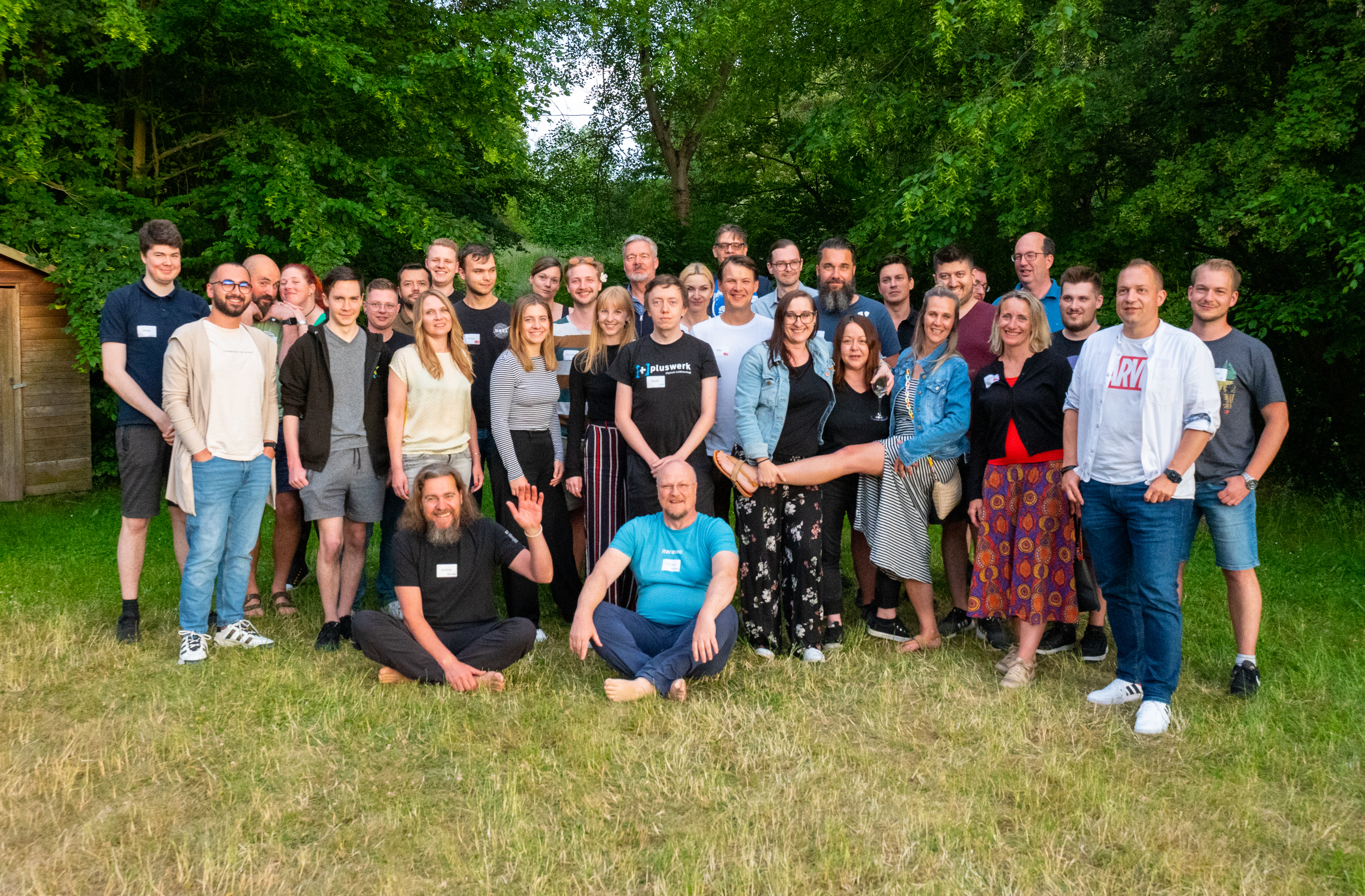 Das +Pluswerk Team auf dem Pluscamp 2023 in der Natur des Knüllgebirges